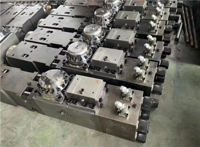 Maanshan DongQiang Machinery Manufacturing Visokokvalitetni rezervni dijelovi hidrauličkog cilindra čekića za HB20G SB81 SB100 SB121 SB131 SB151